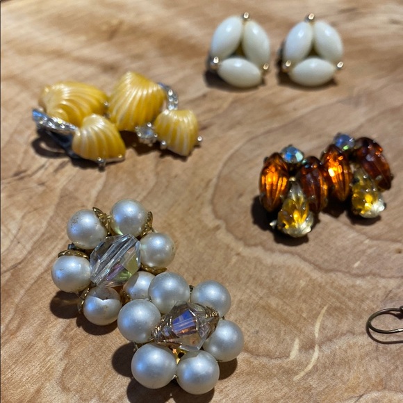 Assorted Vintage Earrings Set - Picture 2 of 7
